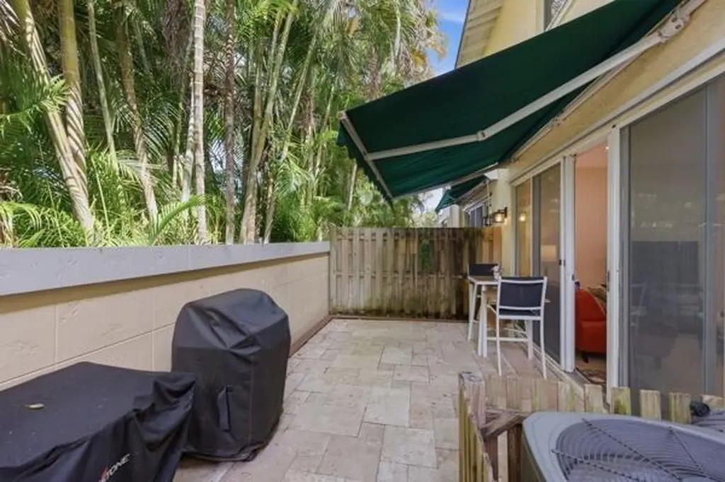 824 SE 4th Court Deerfield Beach FL 33441