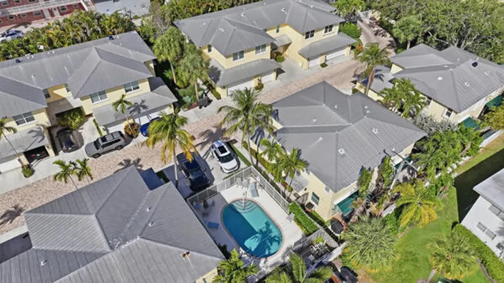 824 SE 4th Court Deerfield Beach FL 33441