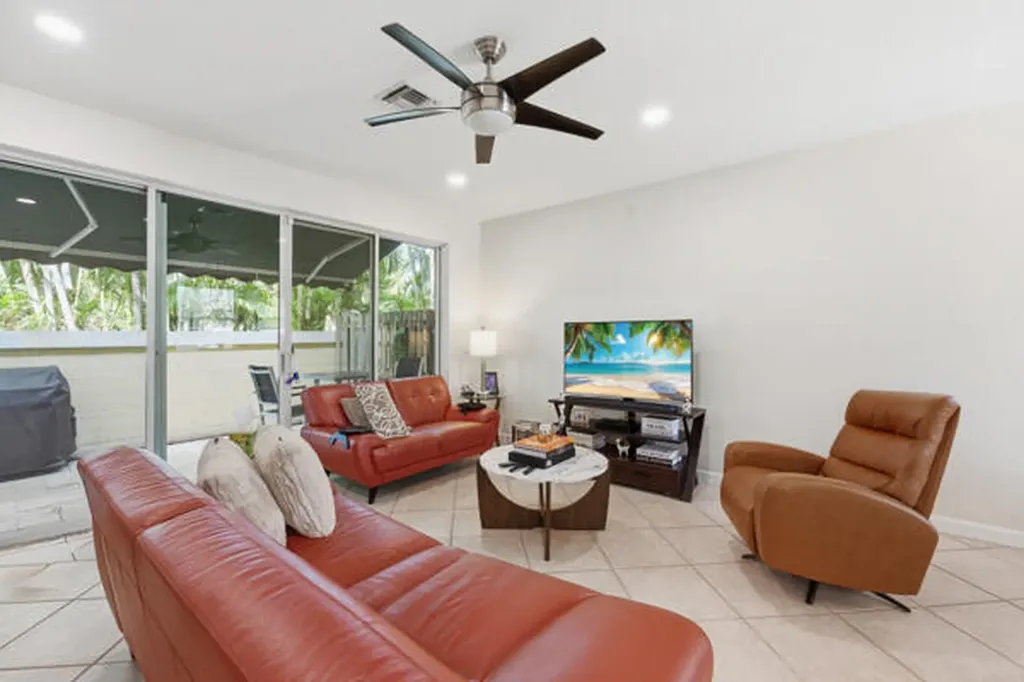 824 SE 4th Court Deerfield Beach FL 33441