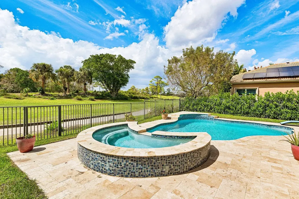 2015 Reston Circle Royal Palm Beach FL 33411
