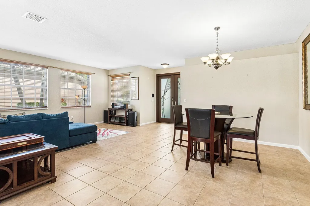 2015 Reston Circle Royal Palm Beach FL 33411