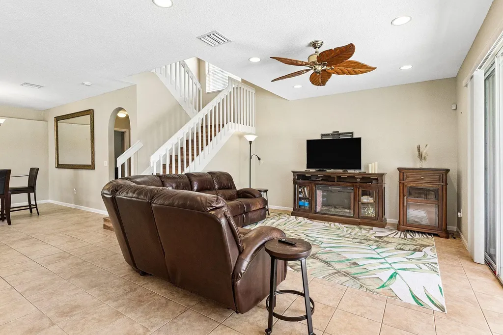 2015 Reston Circle Royal Palm Beach FL 33411