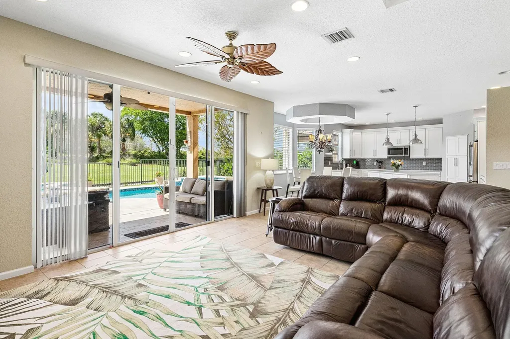 2015 Reston Circle Royal Palm Beach FL 33411