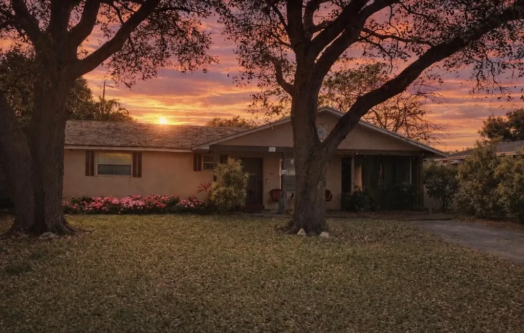 823 Lynnwood Drive Lake Worth Beach FL 33461