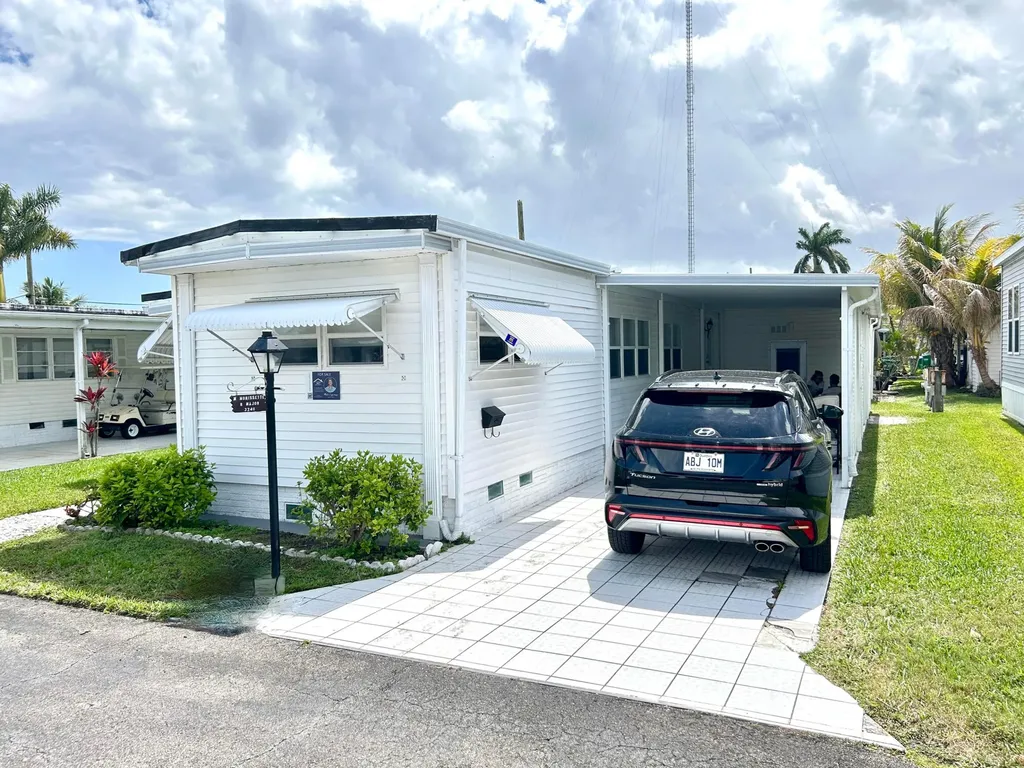3240 State Street Hollywood FL 33021