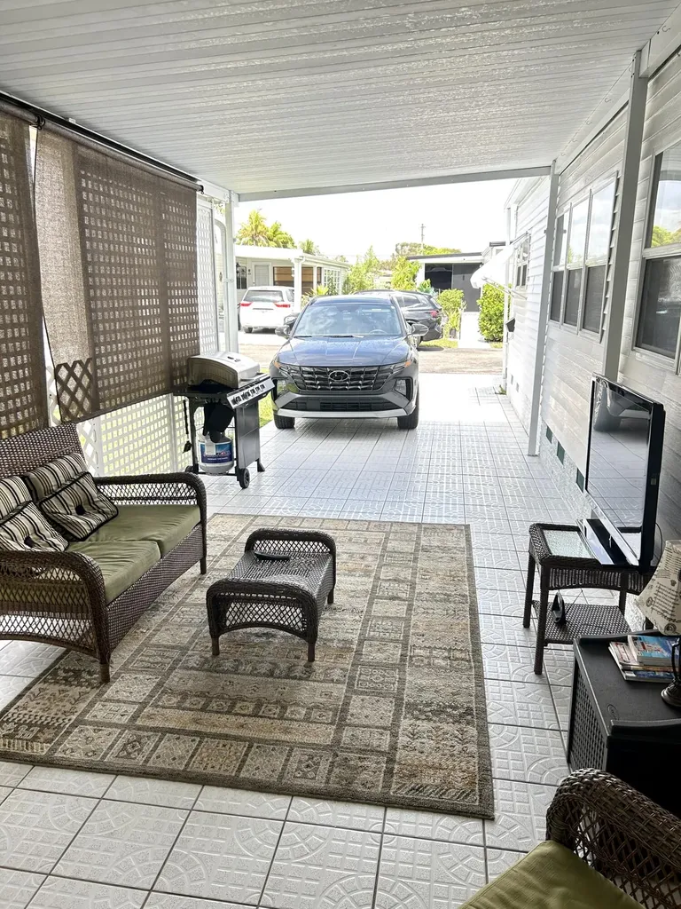 3240 State Street Hollywood FL 33021
