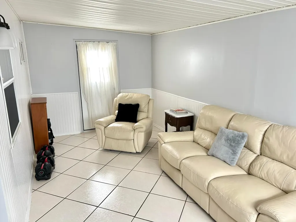 3240 State Street Hollywood FL 33021