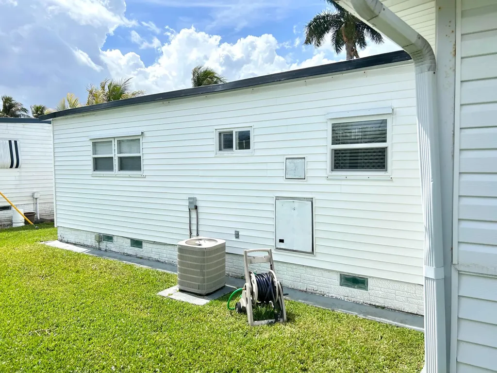 3240 State Street Hollywood FL 33021
