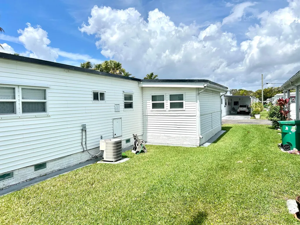 3240 State Street Hollywood FL 33021