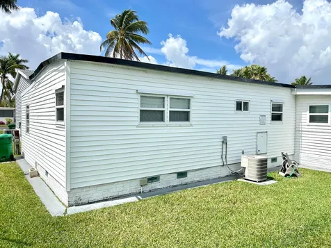 3240 State Street Hollywood FL 33021