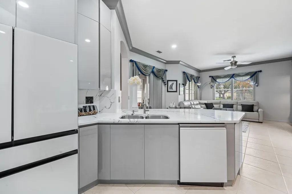 261 SW Lake Forest Way Port St Lucie FL 34986