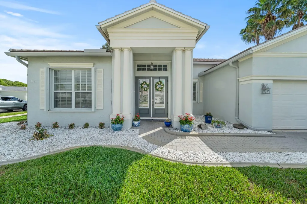 261 SW Lake Forest Way Port St Lucie FL 34986