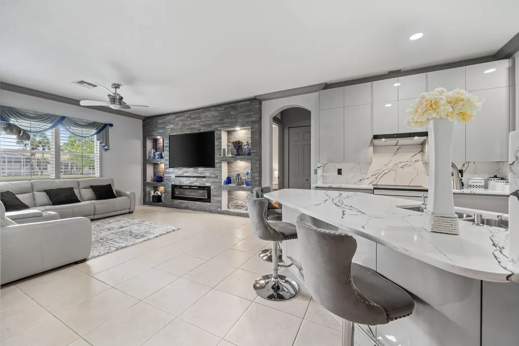 261 SW Lake Forest Way Port St Lucie FL 34986