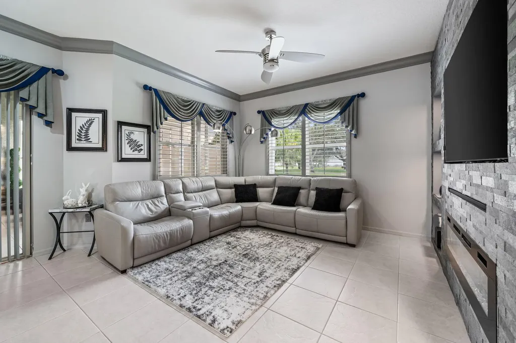261 SW Lake Forest Way Port St Lucie FL 34986