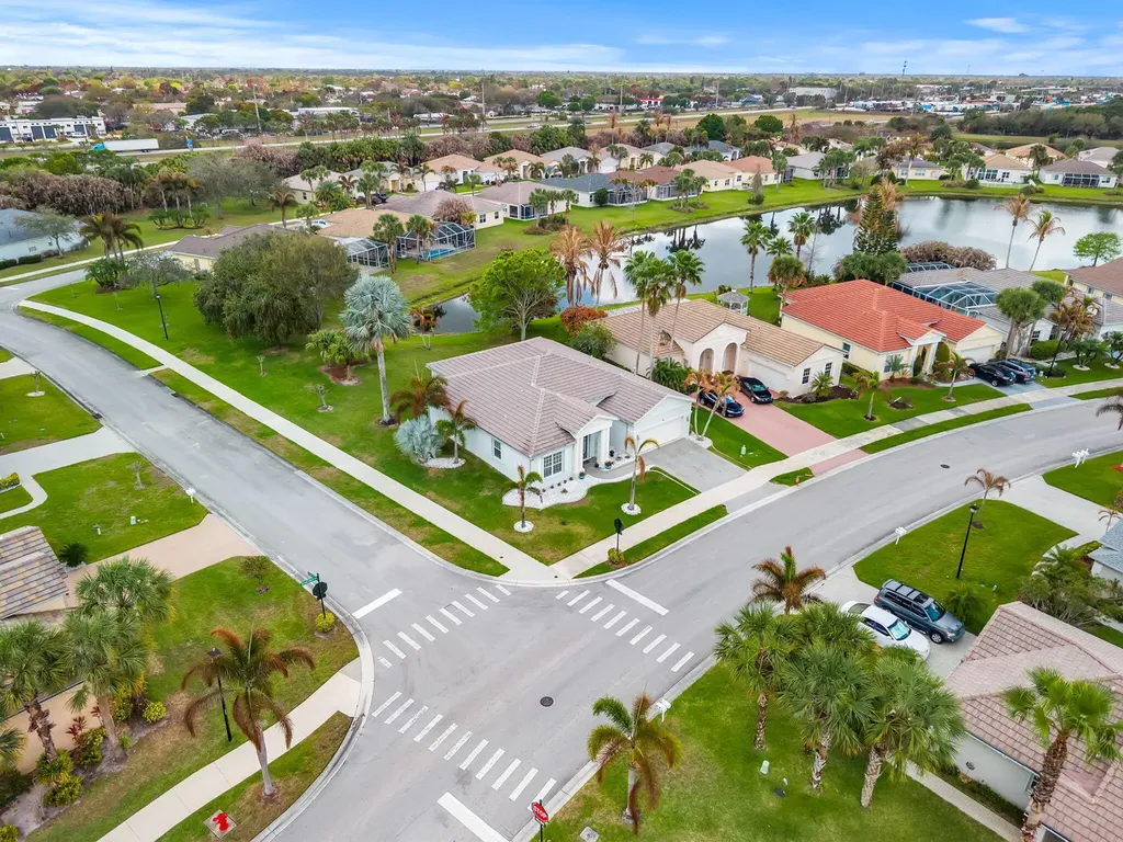 261 SW Lake Forest Way Port St Lucie FL 34986