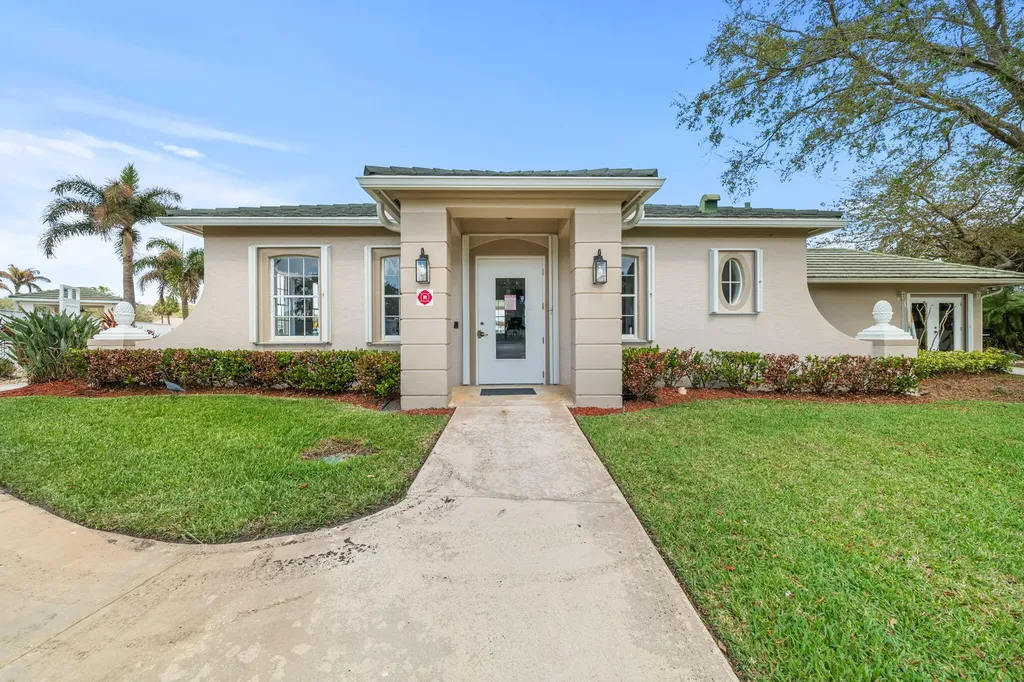 261 SW Lake Forest Way Port St Lucie FL 34986