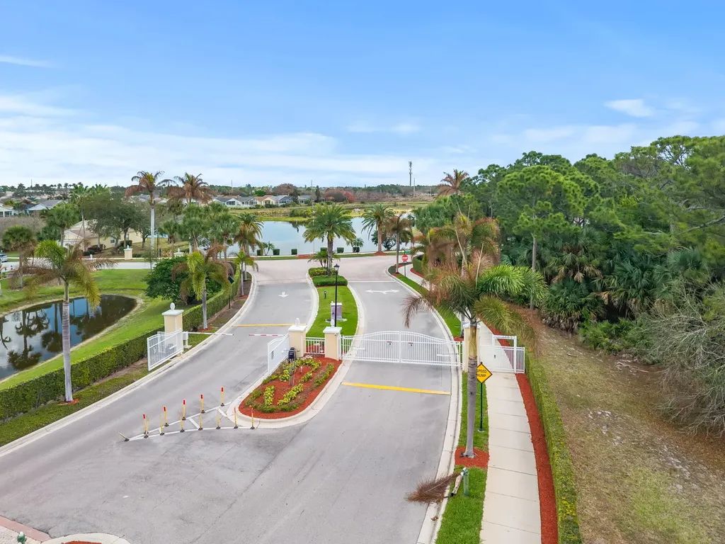 261 SW Lake Forest Way Port St Lucie FL 34986