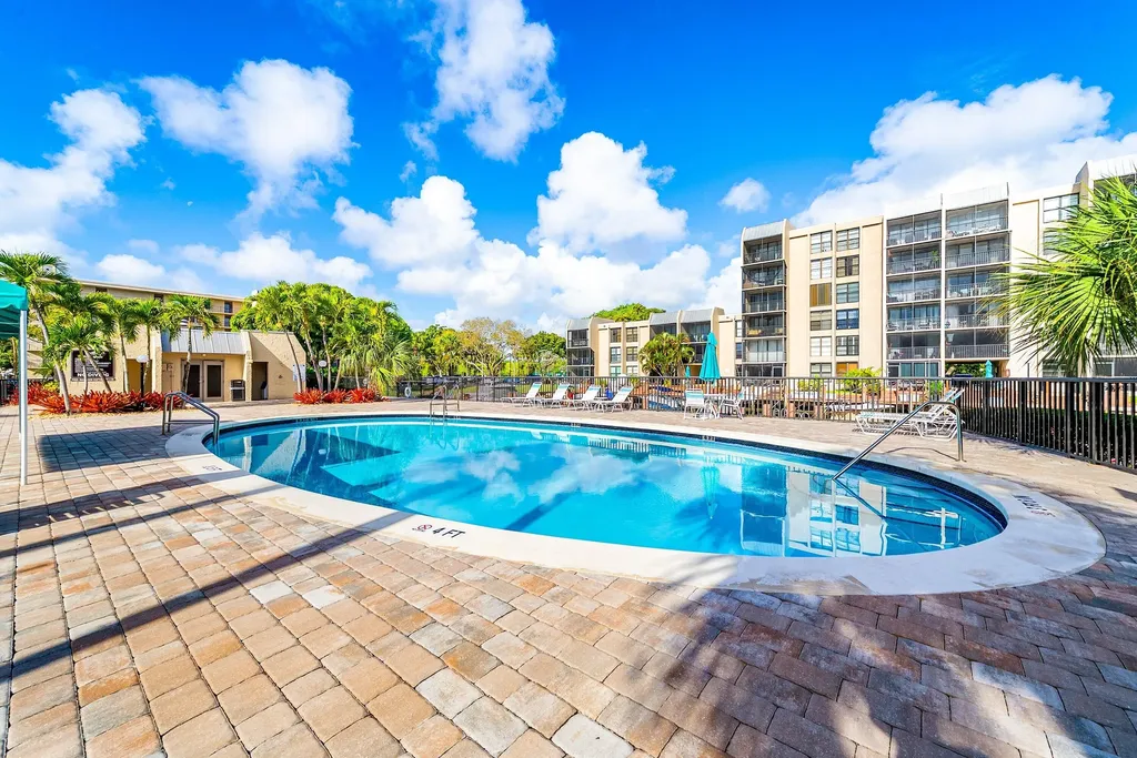 6 Royal Palm Way Boca Raton FL 33432