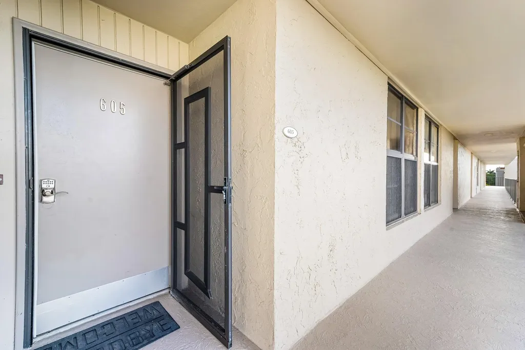6 Royal Palm Way Boca Raton FL 33432