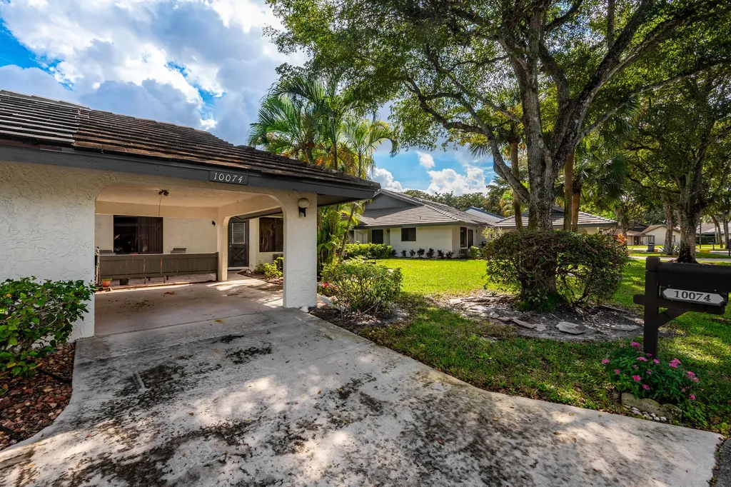 10074 Hickorywood Place Boynton Beach FL 33437