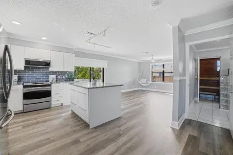324 W Pine Street Lantana FL 33462
