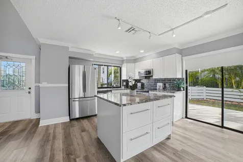 324 W Pine Street Lantana FL 33462