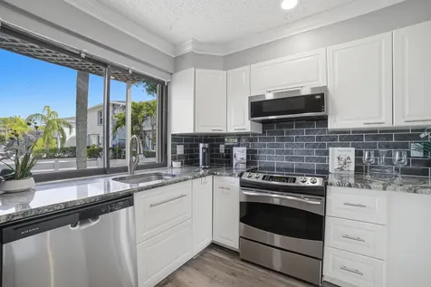 324 W Pine Street Lantana FL 33462