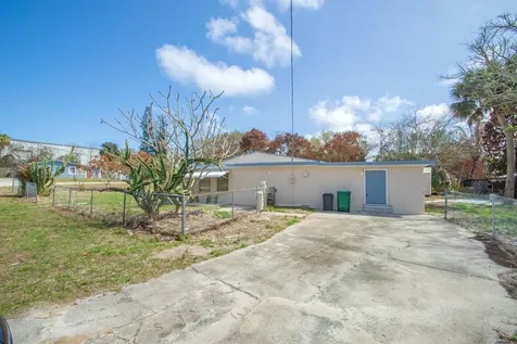 2105 Donald Avenue Fort Pierce FL 34946
