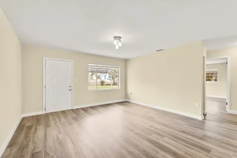 2105 Donald Avenue Fort Pierce FL 34946