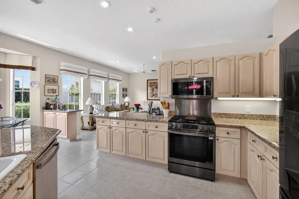 936 Augusta Pointe Drive Palm Beach Gardens FL 33418