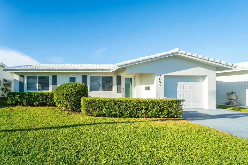 2095 SW 14 Avenue SW Boynton Beach FL 33426
