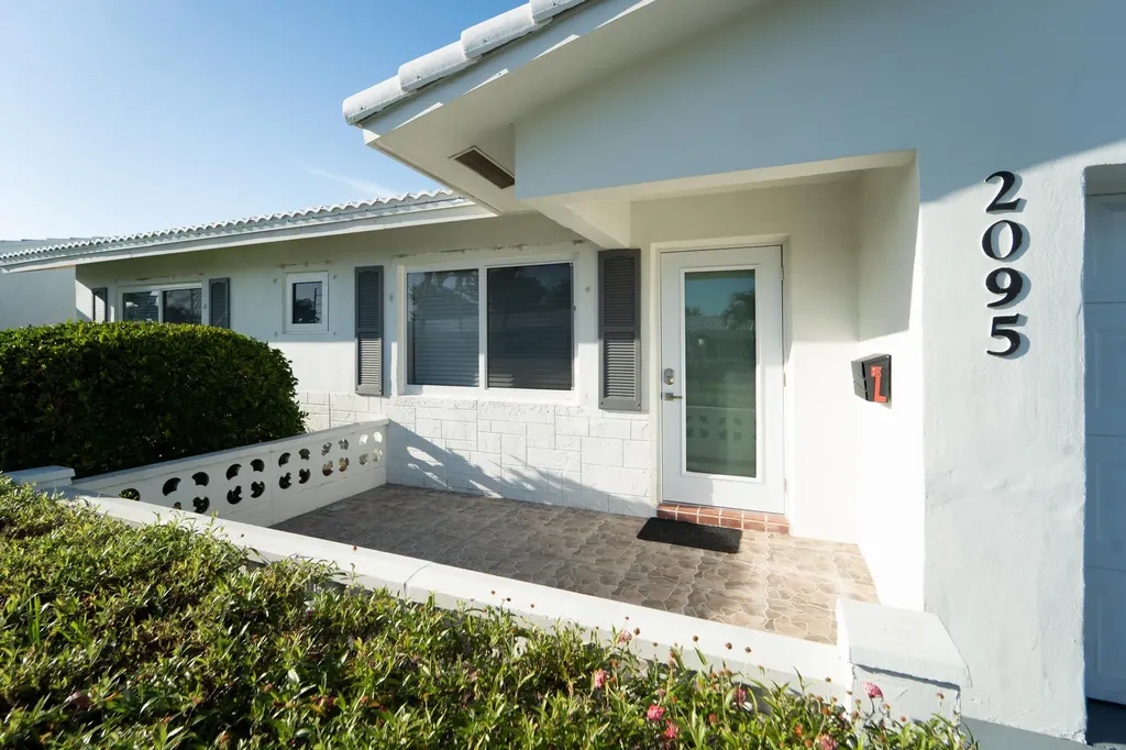 2095 SW 14 Avenue SW Boynton Beach FL 33426