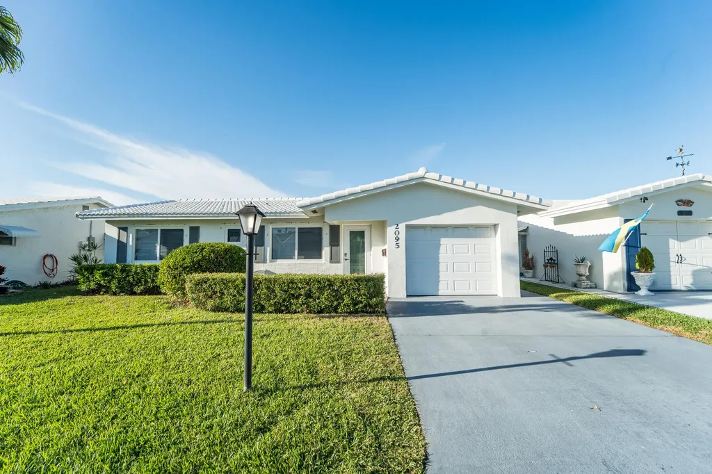 2095 SW 14 Avenue SW Boynton Beach FL 33426