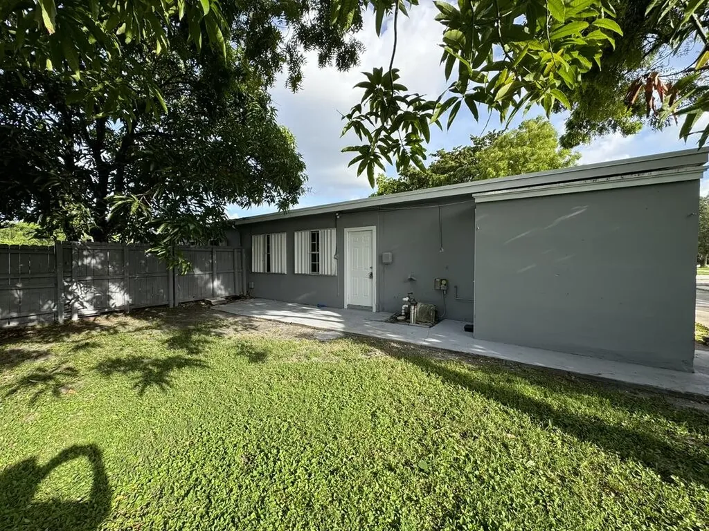 7025 NW 15th Street Plantation FL 33313