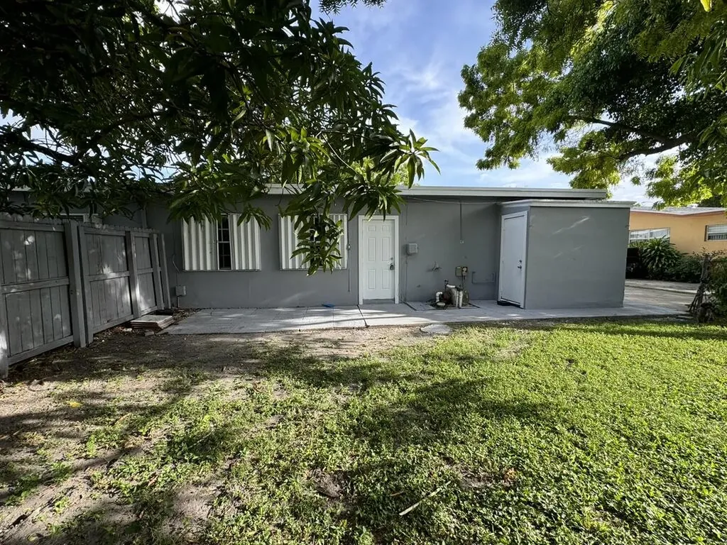 7025 NW 15th Street Plantation FL 33313