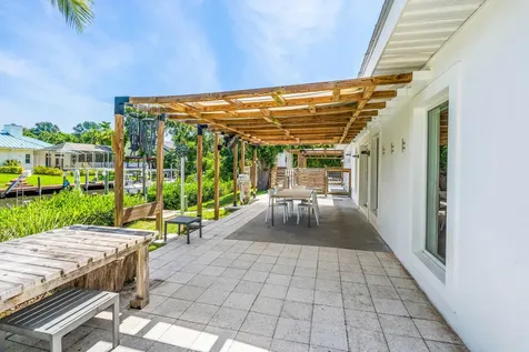 649 E Causeway Boulevard Vero Beach FL 32963