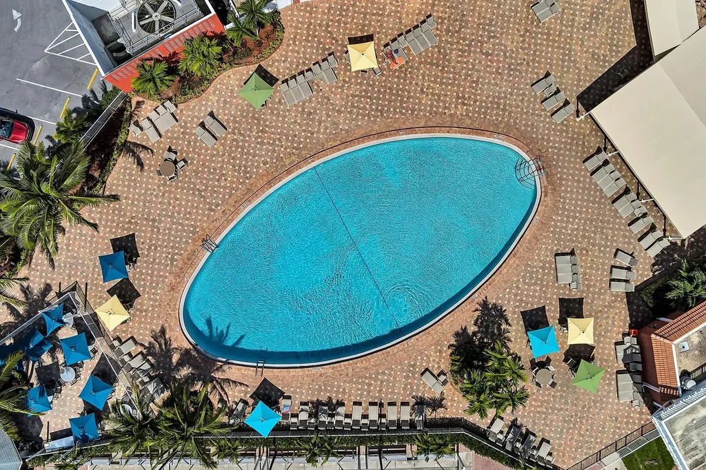 2123 Cambridge F Deerfield Beach FL 33442