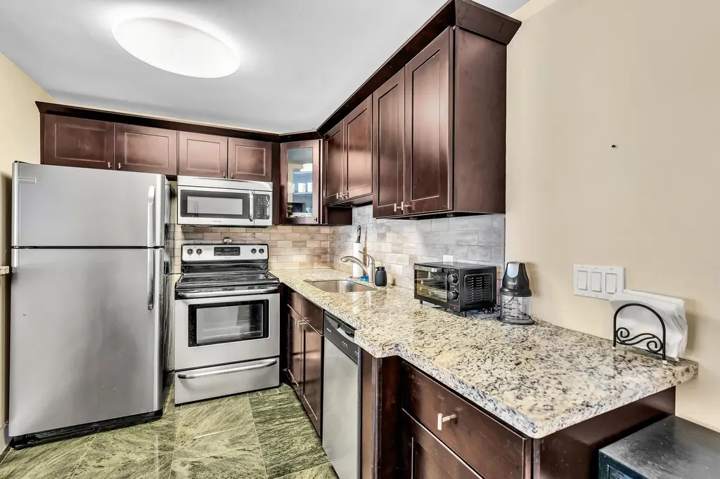 2123 Cambridge F Deerfield Beach FL 33442