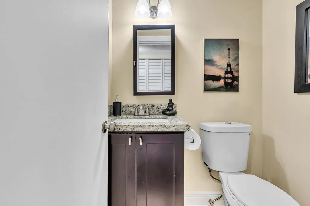 2123 Cambridge F Deerfield Beach FL 33442
