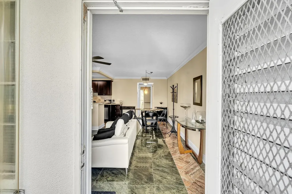 2123 Cambridge F Deerfield Beach FL 33442