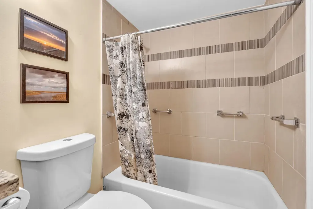 2123 Cambridge F Deerfield Beach FL 33442