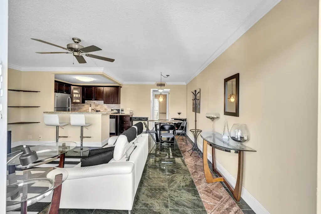 2123 Cambridge F Deerfield Beach FL 33442