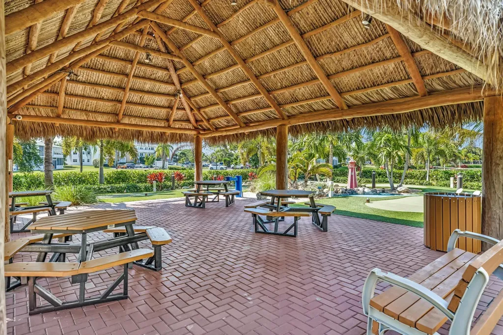 2123 Cambridge F Deerfield Beach FL 33442