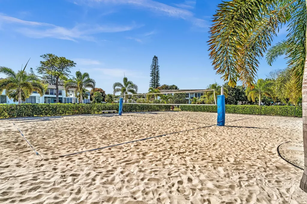 2123 Cambridge F Deerfield Beach FL 33442