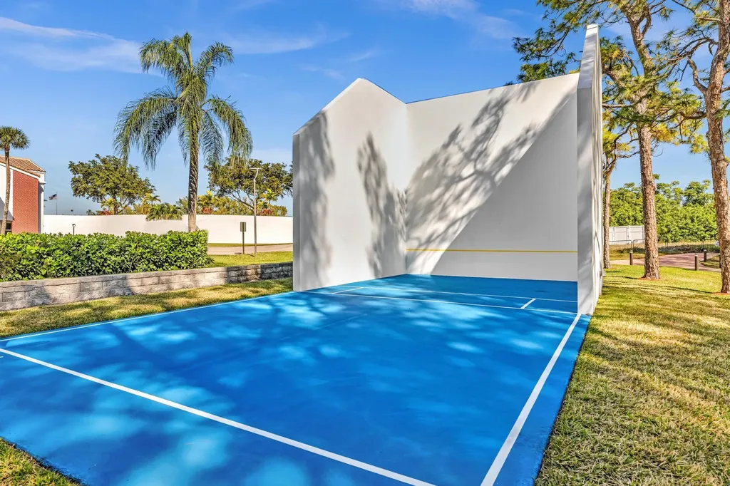 2123 Cambridge F Deerfield Beach FL 33442