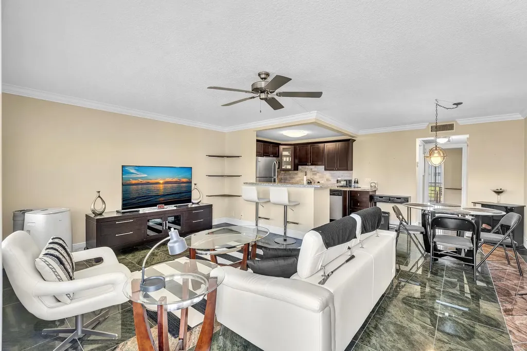 2123 Cambridge F Deerfield Beach FL 33442