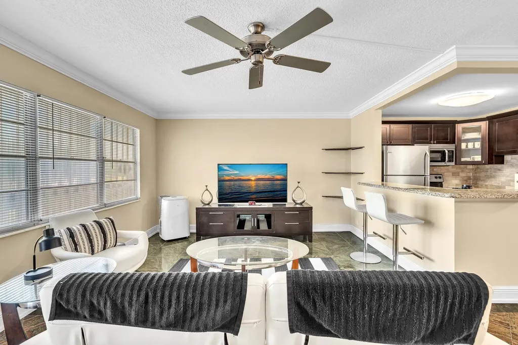 2123 Cambridge F Deerfield Beach FL 33442