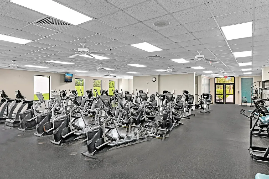 2123 Cambridge F Deerfield Beach FL 33442