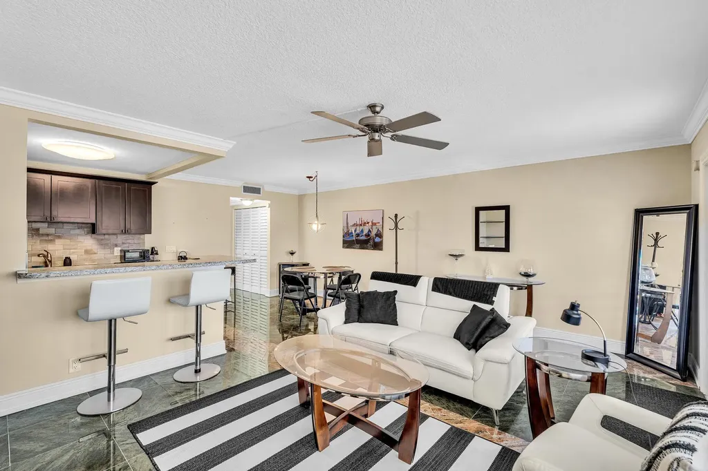 2123 Cambridge F Deerfield Beach FL 33442