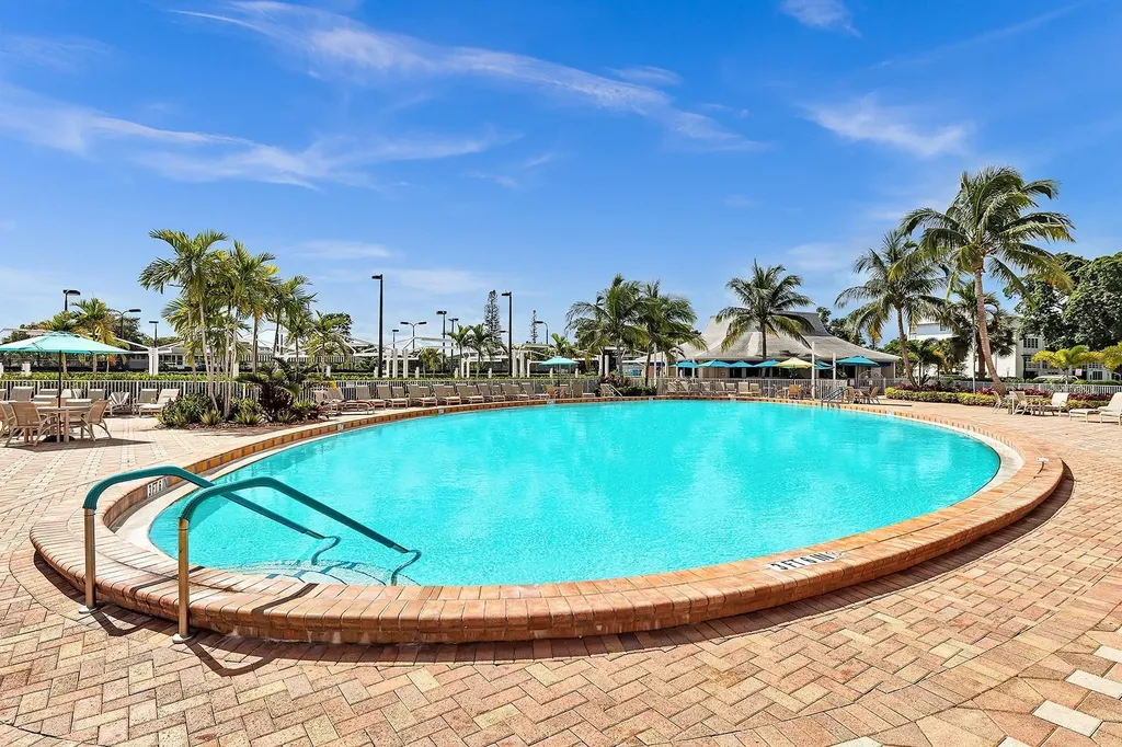 2123 Cambridge F Deerfield Beach FL 33442